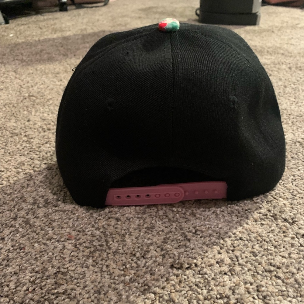 Headlines LA Snapback Cap - Picture 2 of 3